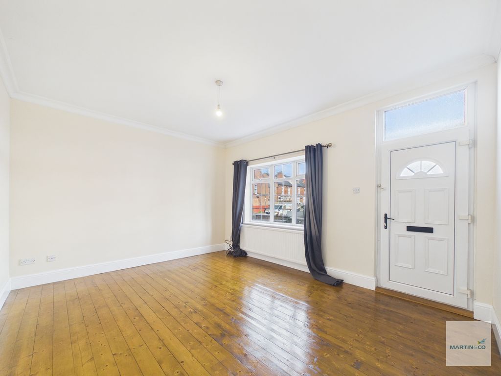 Property photo 3 of 20 Cam03394G0-Pr0461-Still001