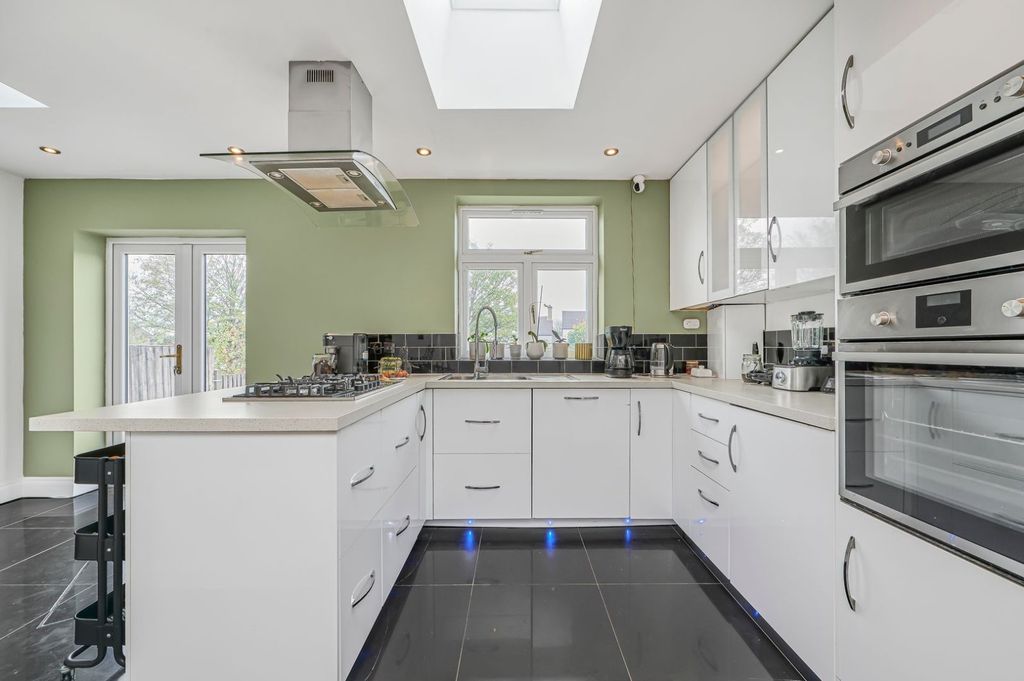 Property photo 3 of 25 Picture No. 30