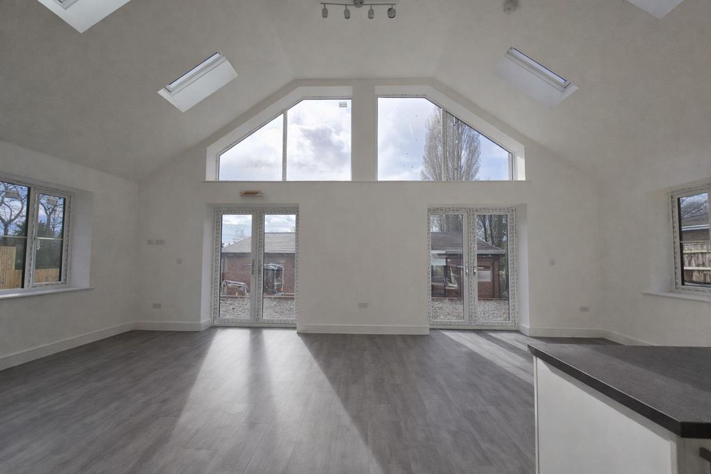 Property photo 3 of 8 File_00000000d19472468c1B7c706609c5De.Png