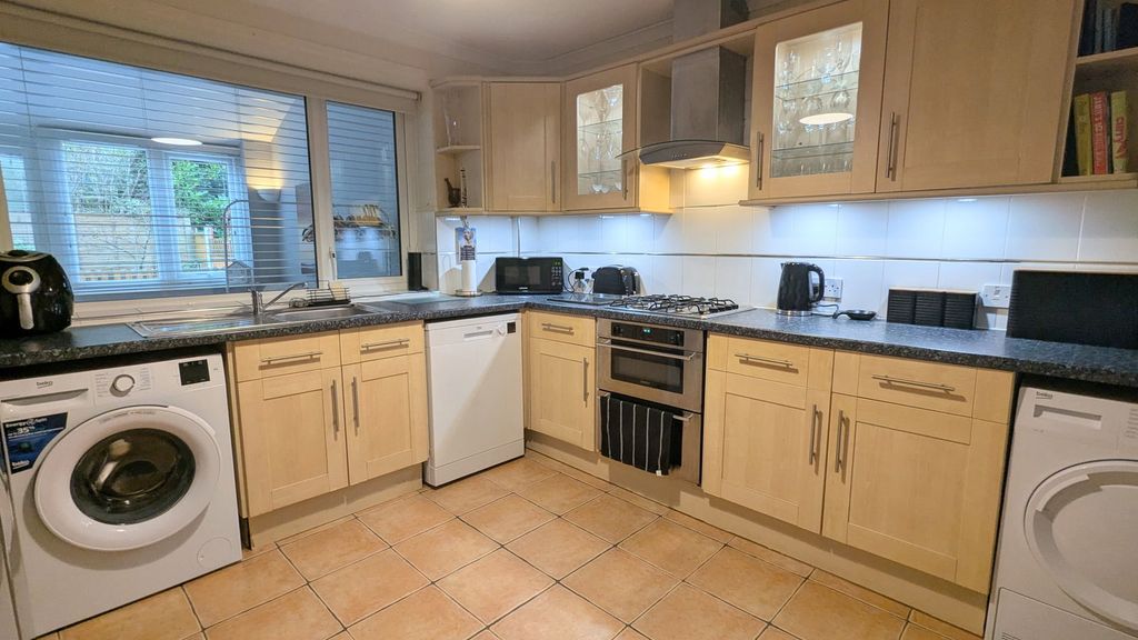 Property photo 3 of 31