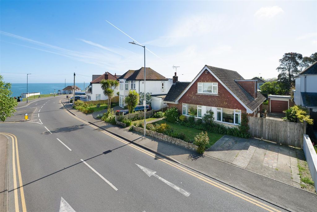 Property photo 2 of 23 Bennells Avenue, Tankerton, Whitstable