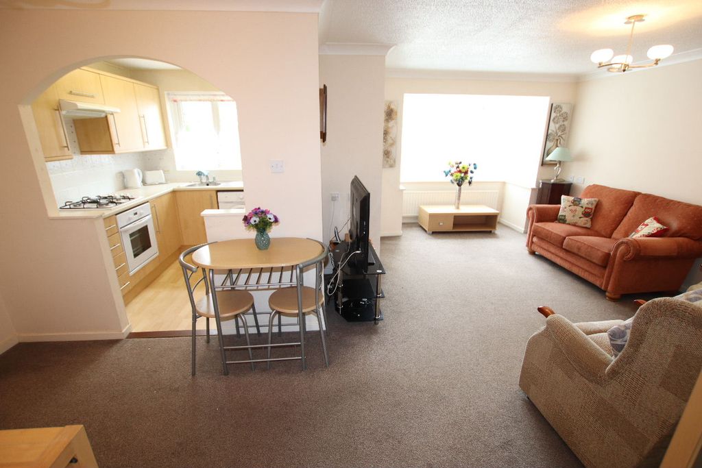 Property photo 1 of 16 Lyon Close, Clacton On Sea