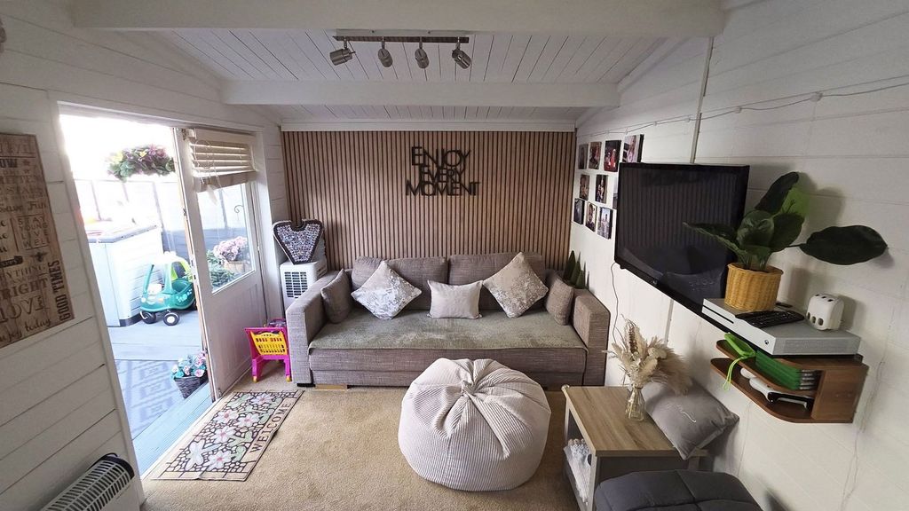 Property photo 3 of 23