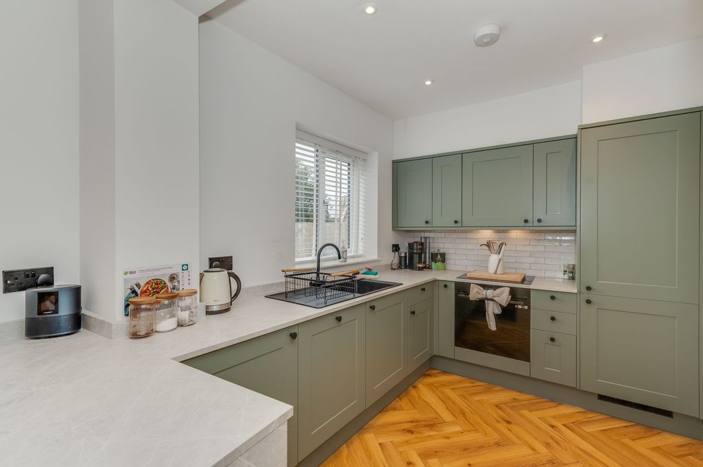 Property photo 2 of 31