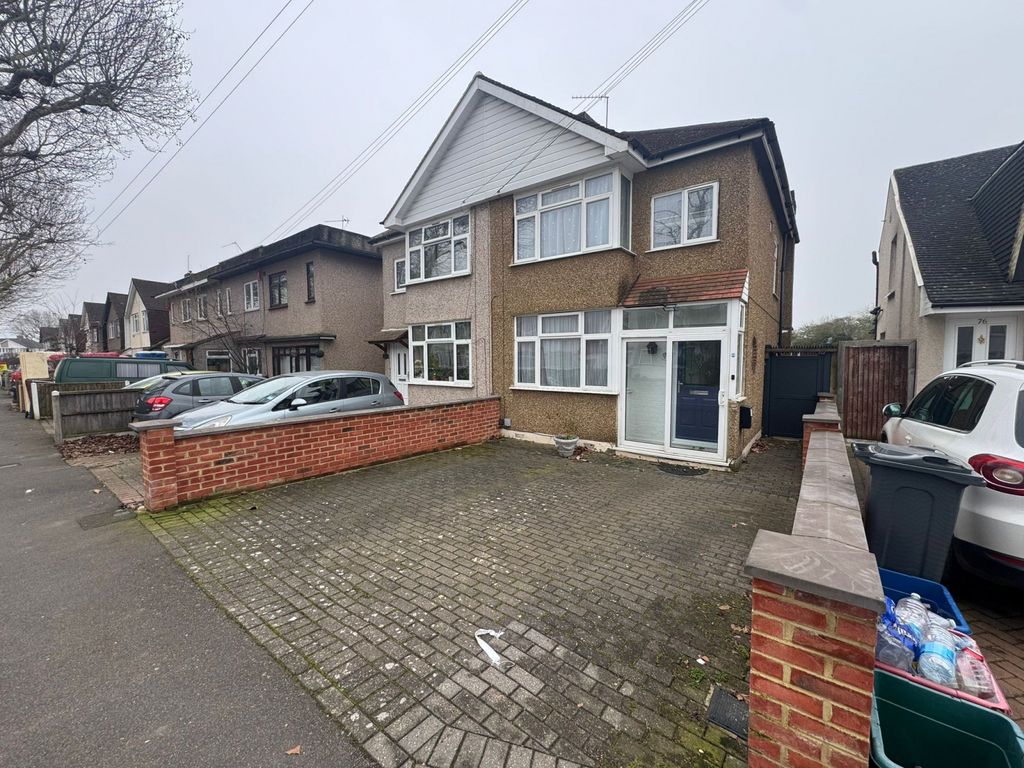 Property photo 1 of 11 3 Bed Semi-Detached House To Rent The Drive, Feltham Tw14