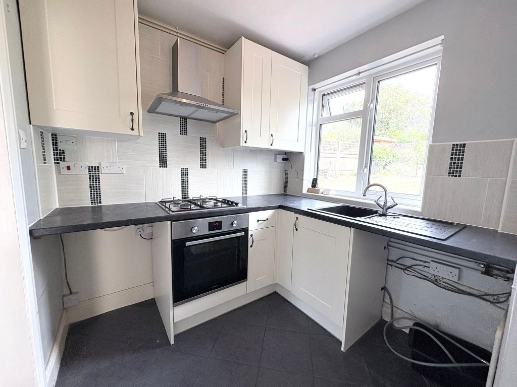 Property photo 3 of 9 Kitchen