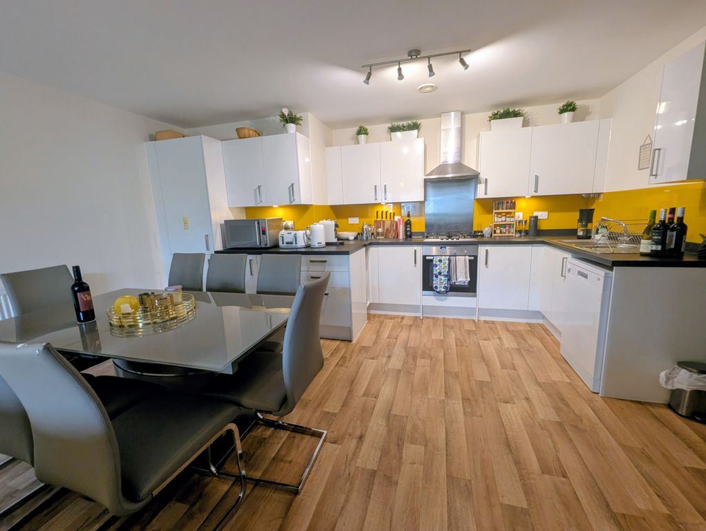 Property photo 2 of 28