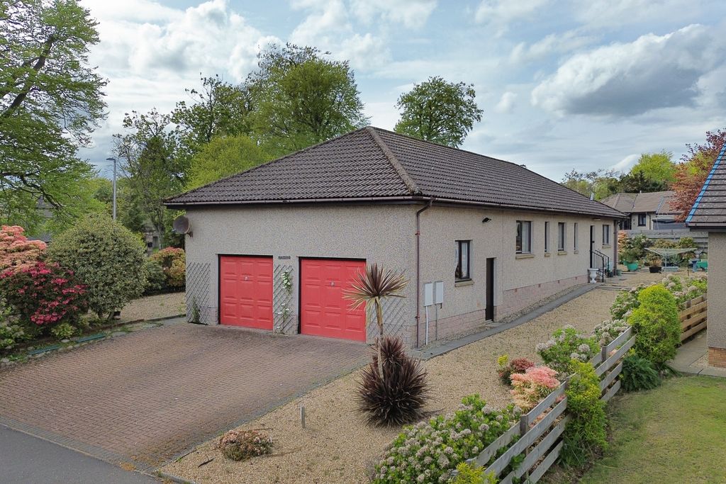 Property photo 3 of 43