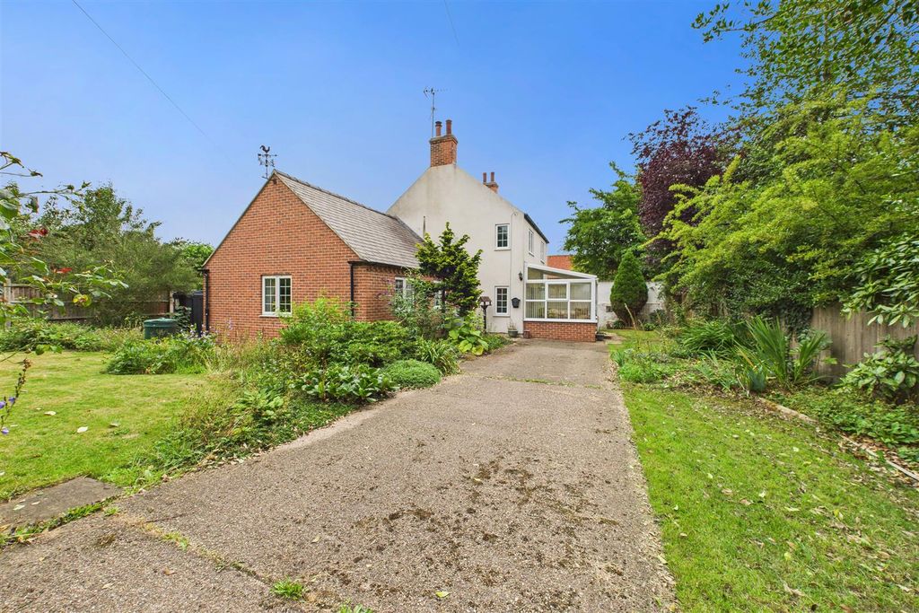 Property photo 1 of 22 Cam04235G0-Pr0075-Still026.Jpg