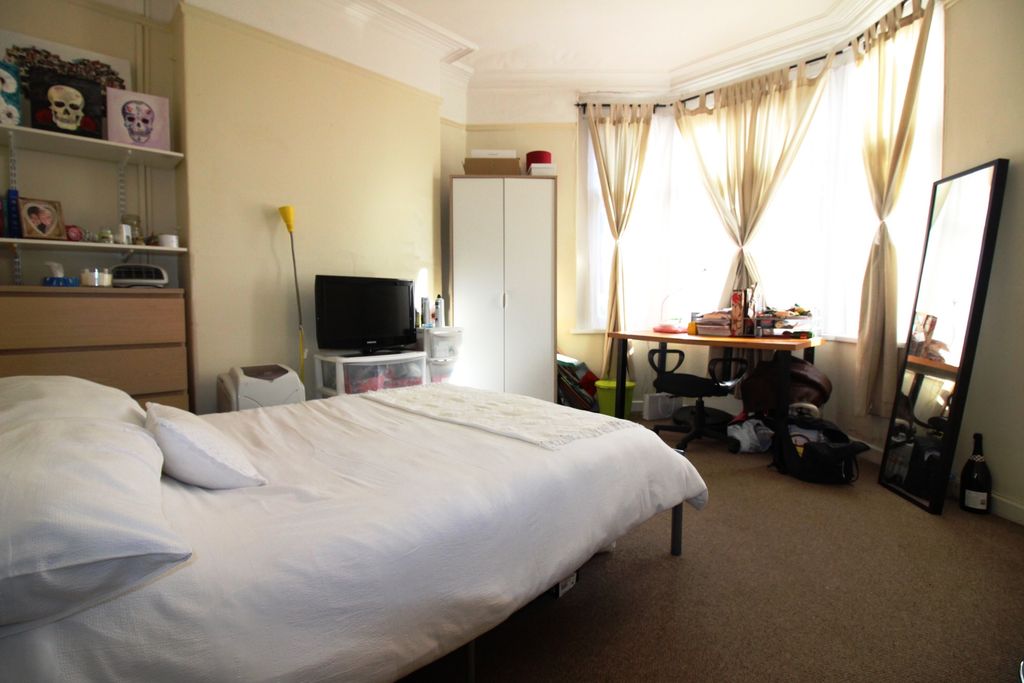 Property photo 3 of 6