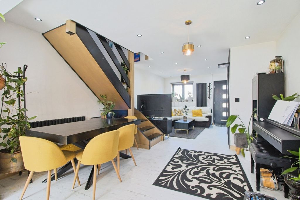 Property photo 2 of 18 Pbox-Img.Jpg