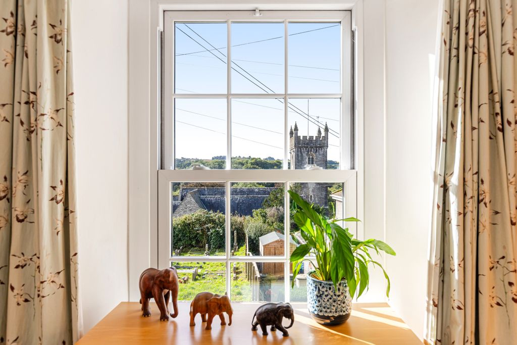 Property photo 2 of 19 A25 - 9 Fore Street, Plymouth, Yealmpton - 250912