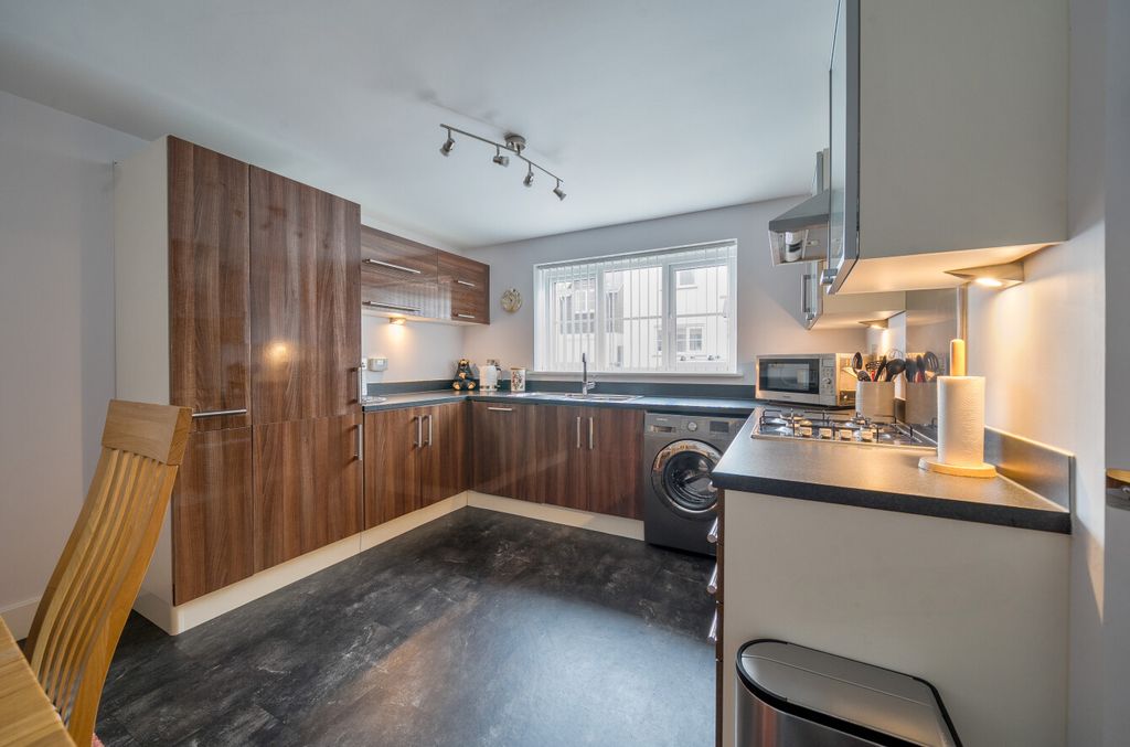 Property photo 2 of 19 1402435-16-697752...