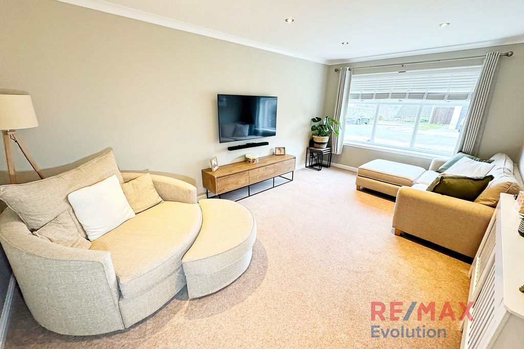 Property photo 2 of 21 Lounge