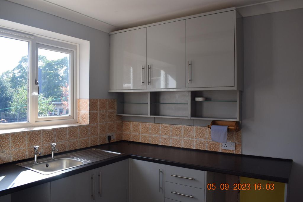 Property photo 2 of 16 Kitchen