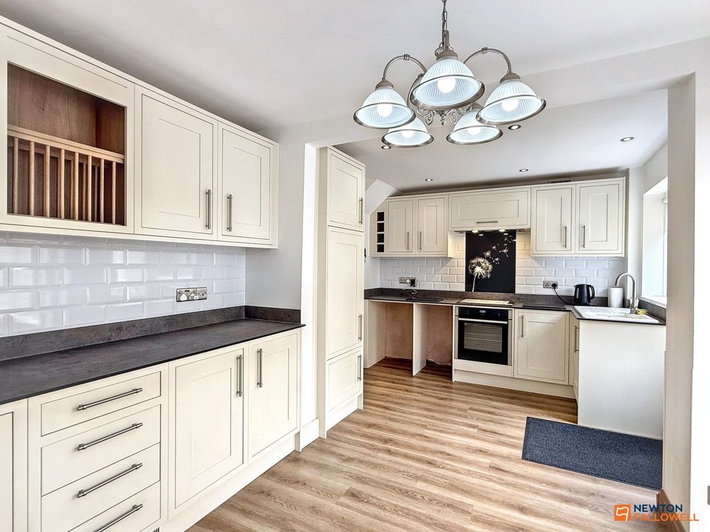 Property photo 2 of 30