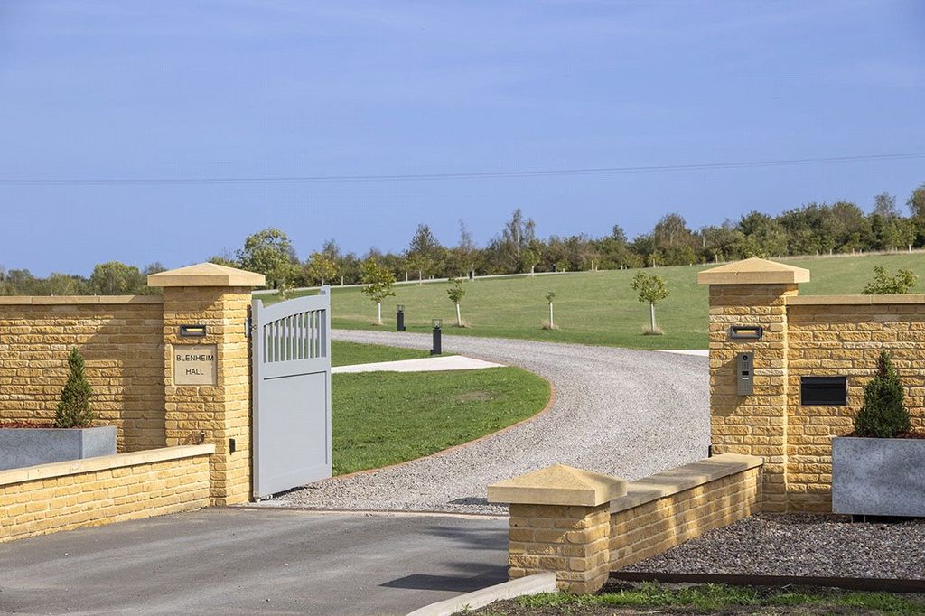 Property photo 2 of 36 Picture No. 22