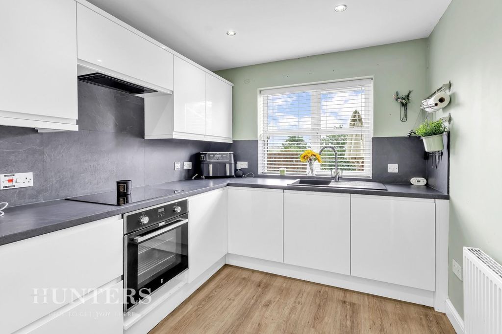 Property photo 3 of 24 Kitchen
