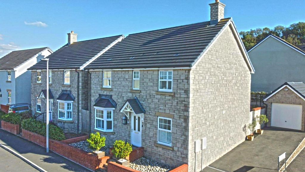 Property photo 1 of 19 Odss47O8Zu60063Xe-Ydma Copy.Jpg