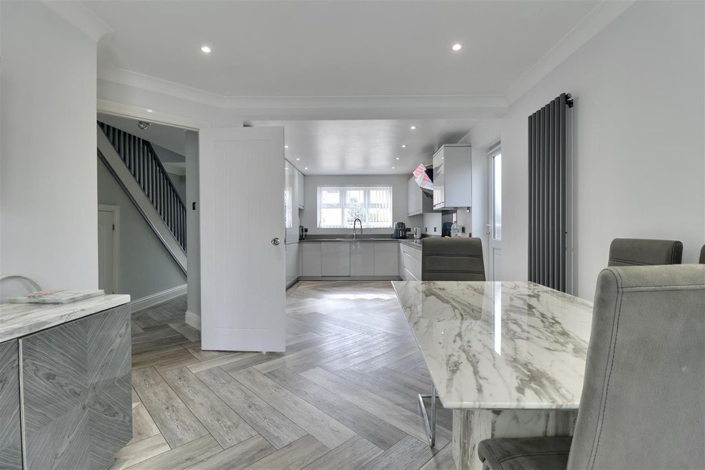 Property photo 2 of 15 B3Cea565-E17B-408D-A9Ff-5Bb0E20De29E_1_201_A.Jpeg