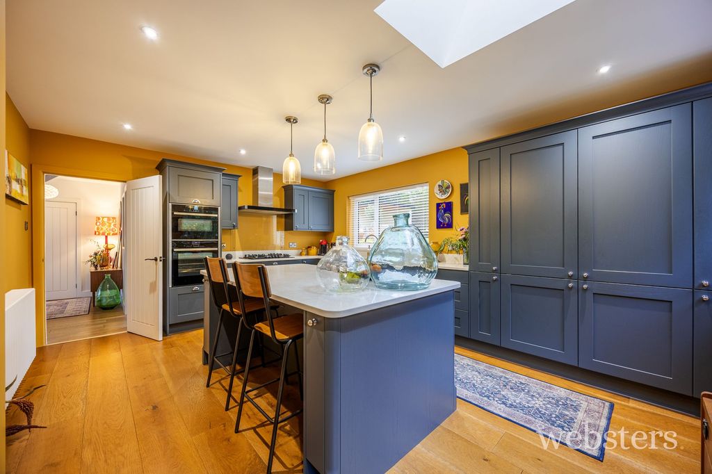 Property photo 3 of 34