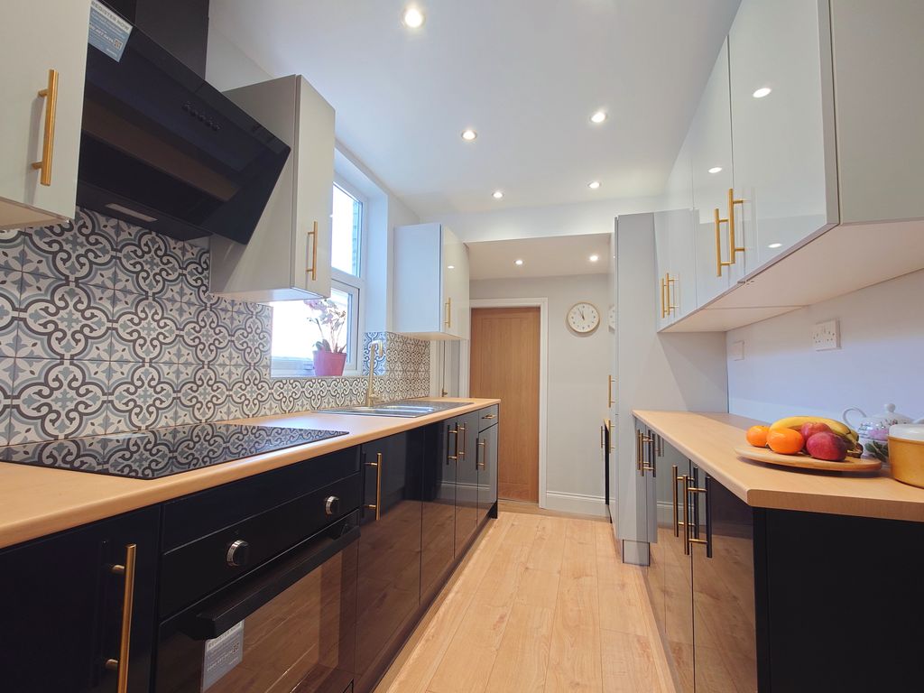 Property photo 2 of 32