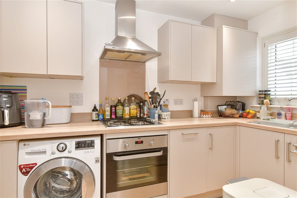 Property photo 3 of 8 Kitchen