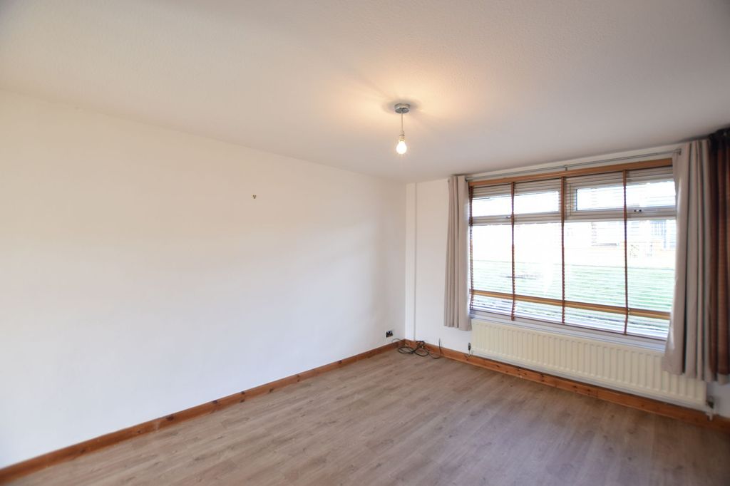 Property photo 3 of 11 Living Room