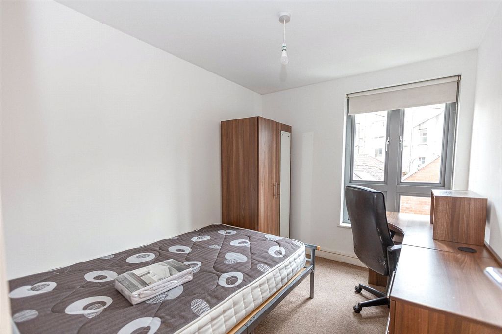 Property photo 3 of 8 Picture No. 21