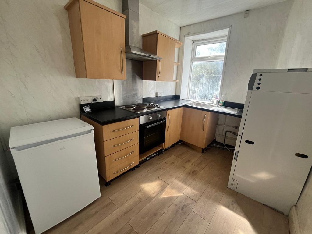 Property photo 1 of 6 Kitchen