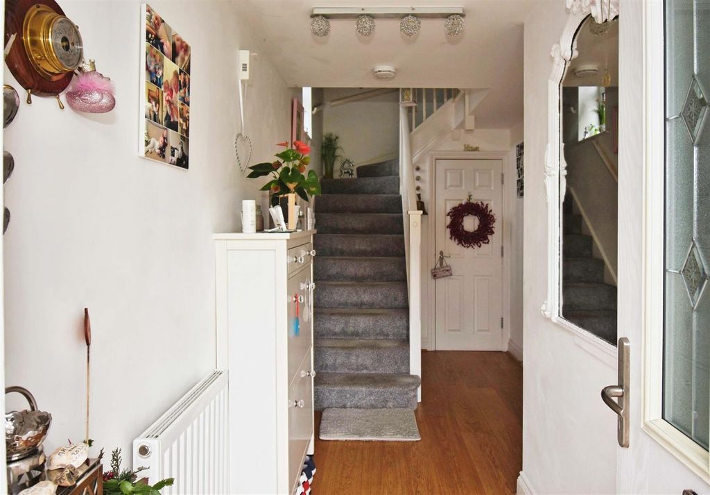 Property photo 3 of 20 MD Hallway.Jpg