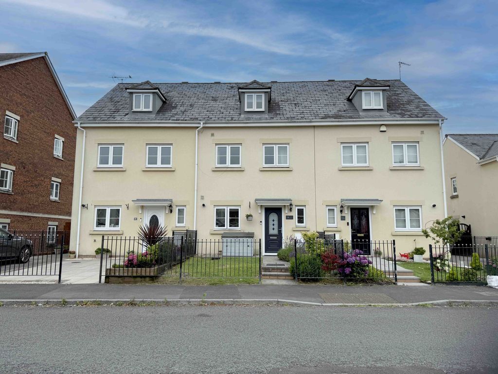 Property photo 1 of 13 3 Bedroom Town House For Sale In Tyn Y Bonau Road, Pontarddulais