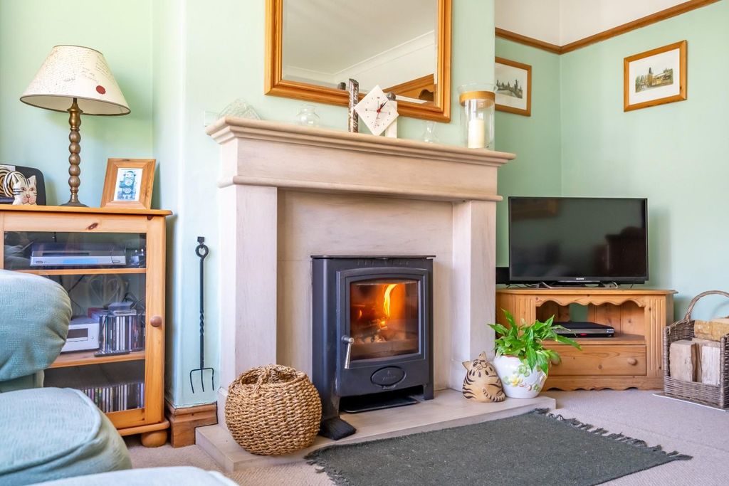 Property photo 3 of 21 Living Room