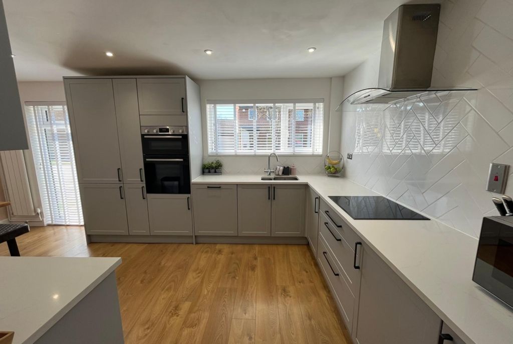 Property photo 3 of 25