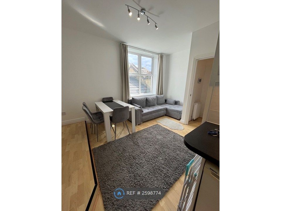 Property photo 1 of 7 Living/Dining Area