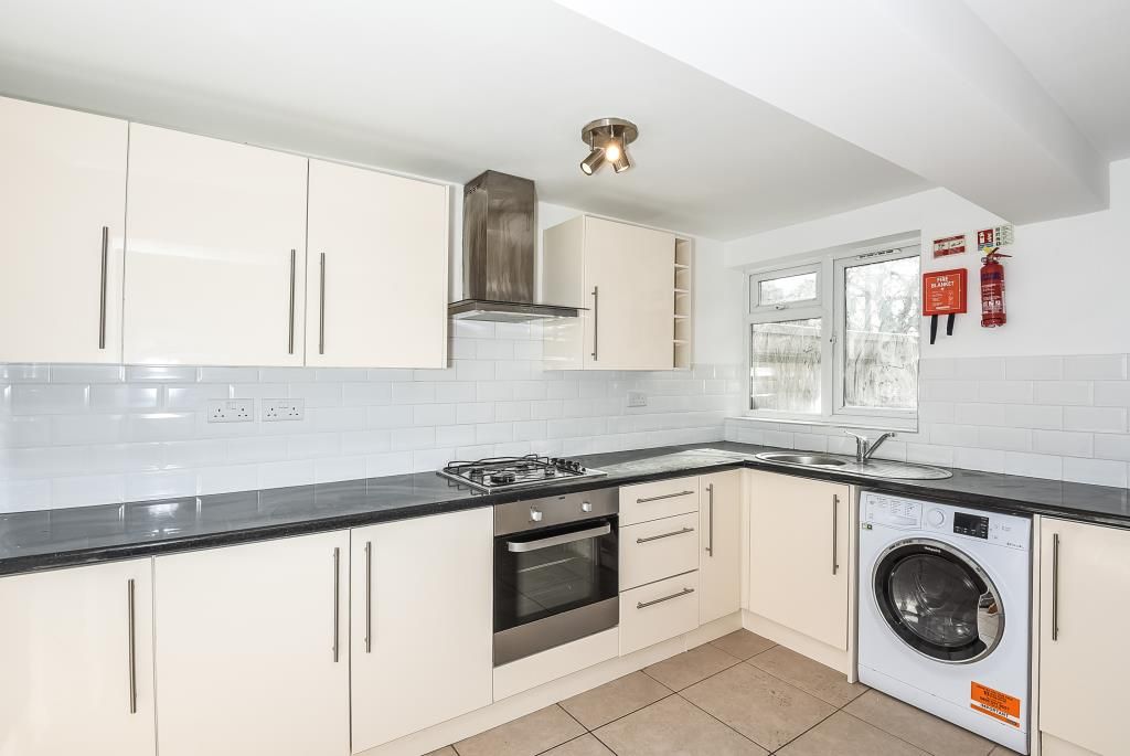 Property photo 2 of 10 Kitchen