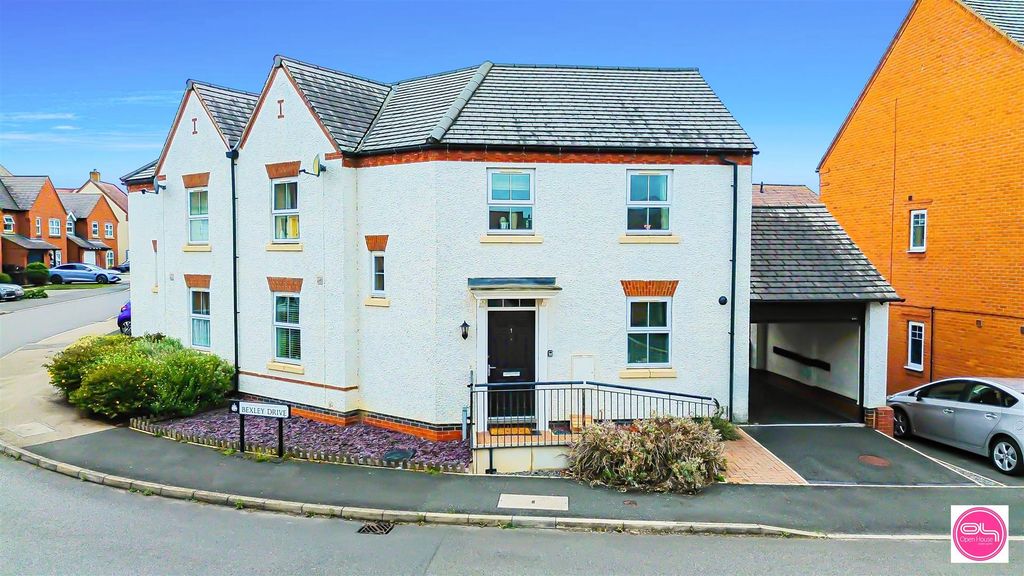 Property photo 1 of 32 Bexley Drive.Jpg