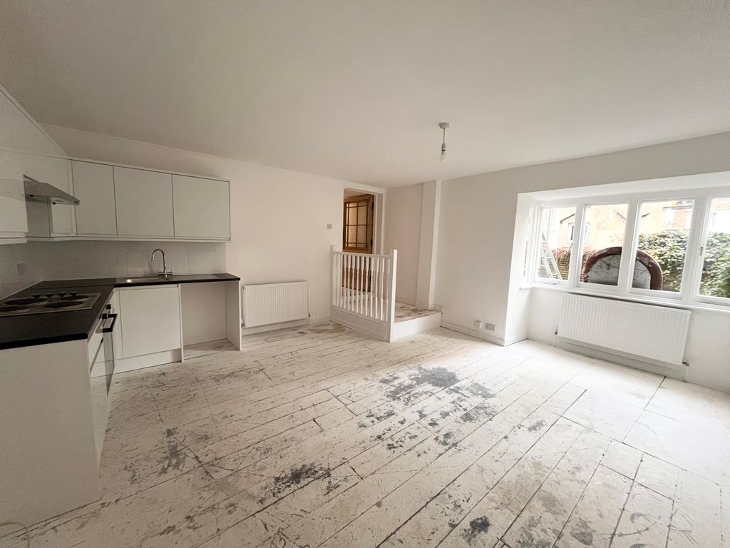 Property photo 3 of 12 Gallery