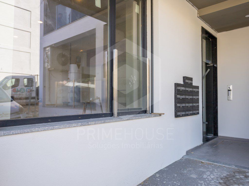 Property photo 2 of 60
