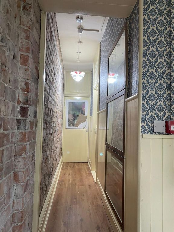 Property photo 2 of 18 Communal Hallway