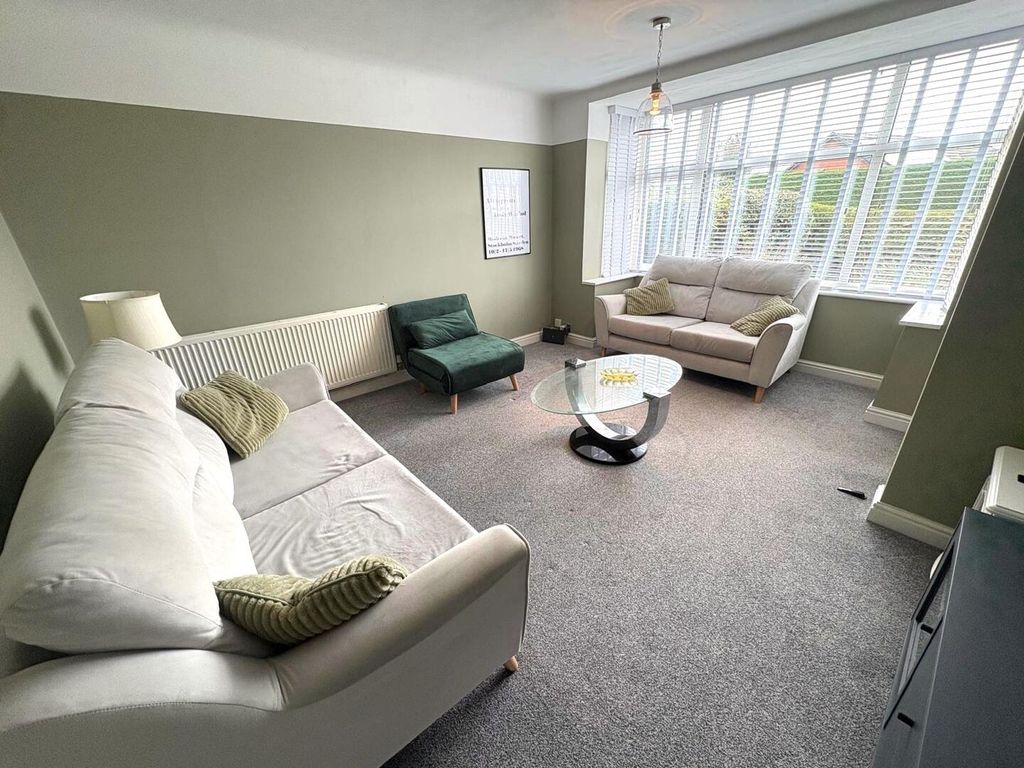 Property photo 3 of 21 Living Room