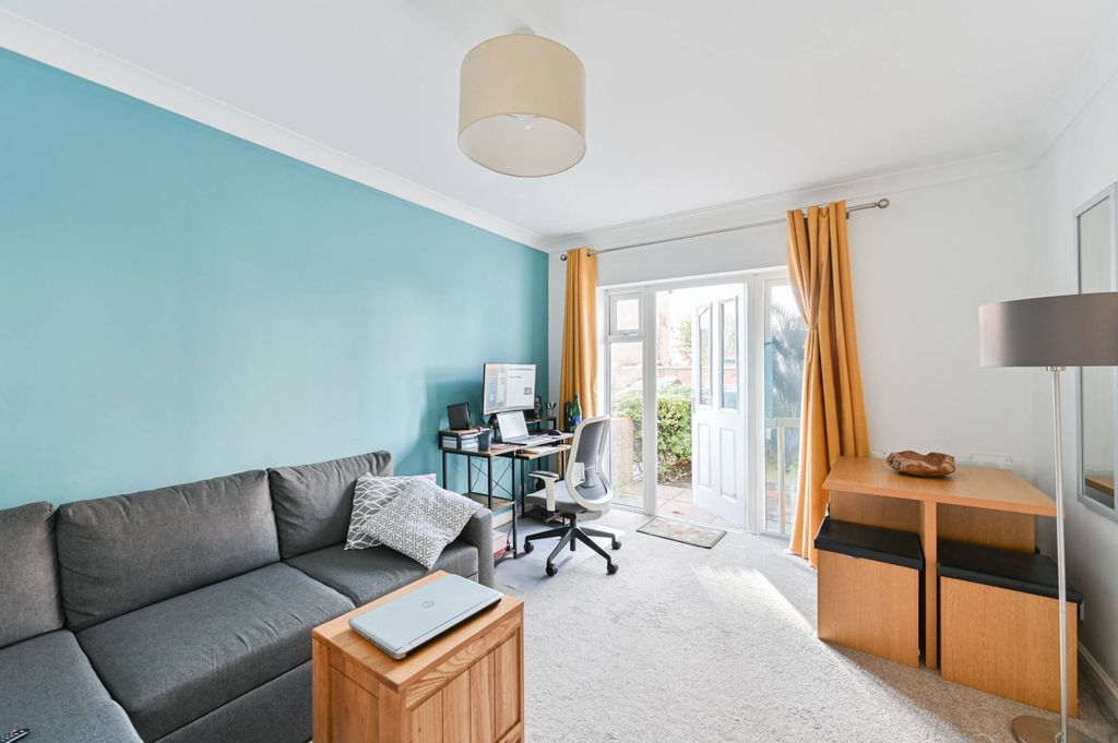 Property photo 1 of 8