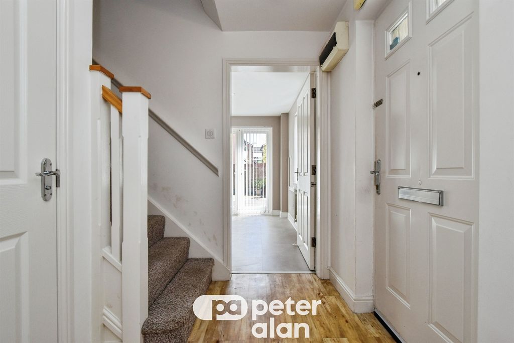 Property photo 2 of 21