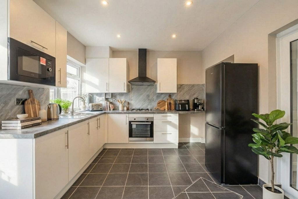 Property photo 2 of 27 4911492