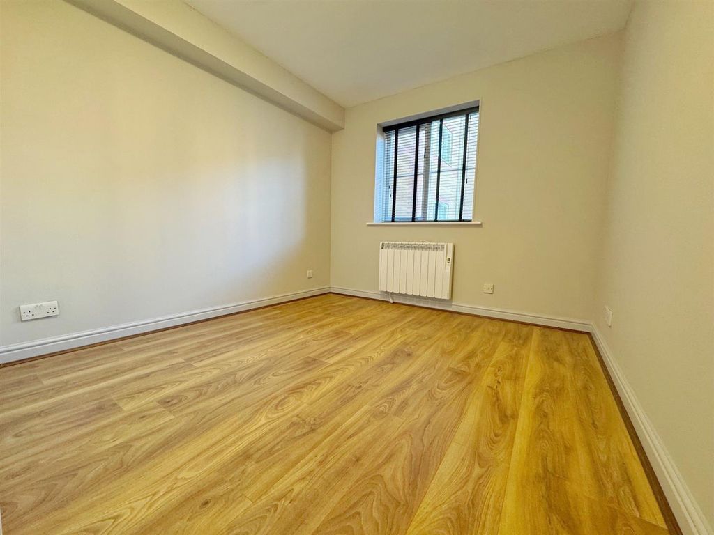 Property photo 3 of 7 Bedroom 1_Inpixio.Jpg