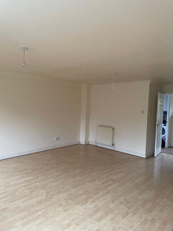 Property photo 3 of 11 Living Room