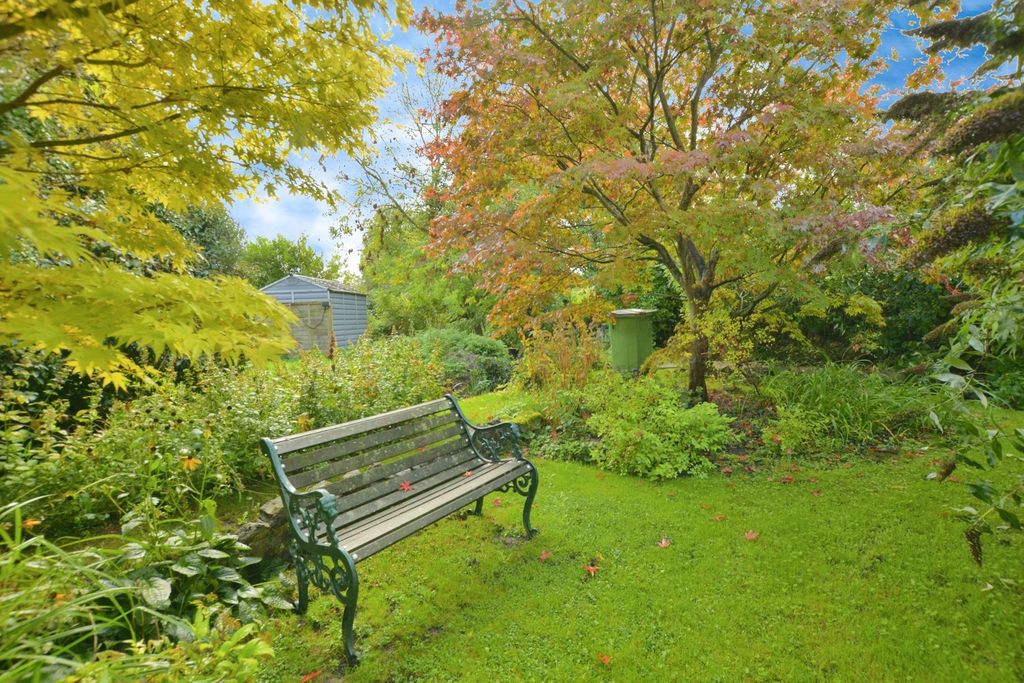 Property photo 2 of 17 Garden