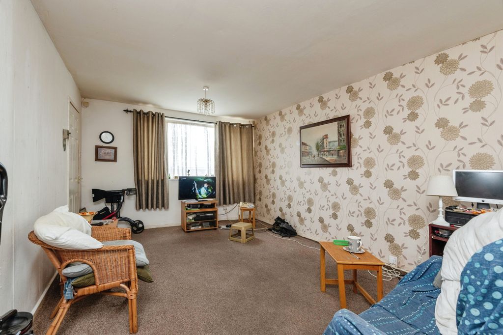 Property photo 3 of 15
