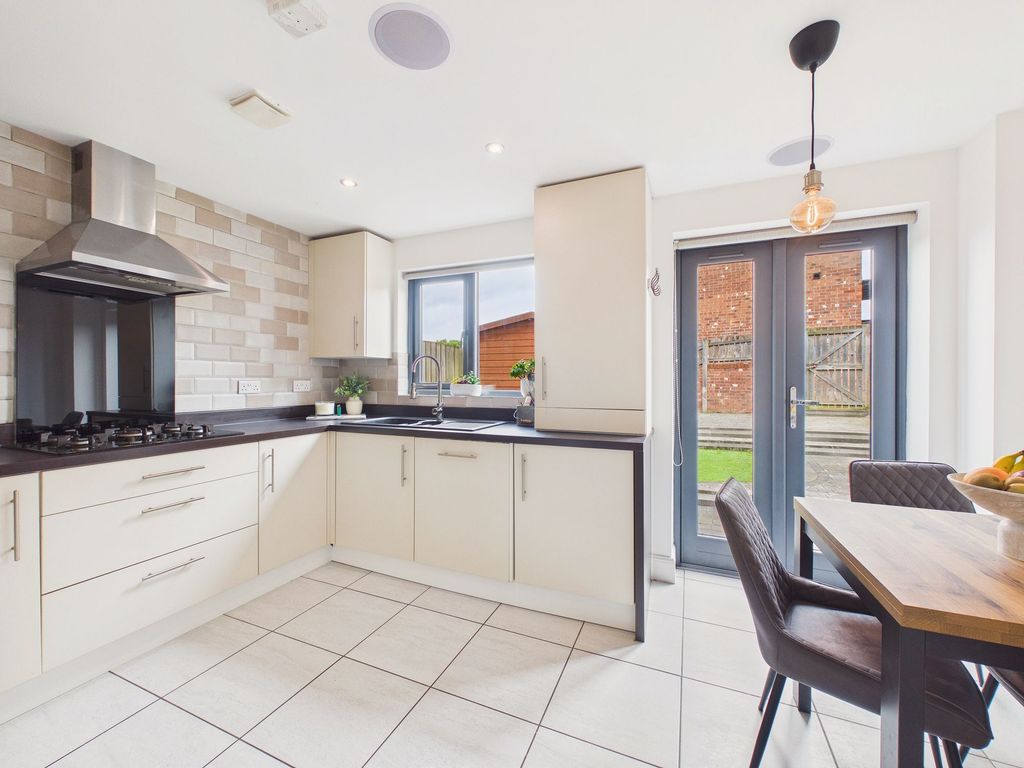 Property photo 2 of 14 Dining Kitchen