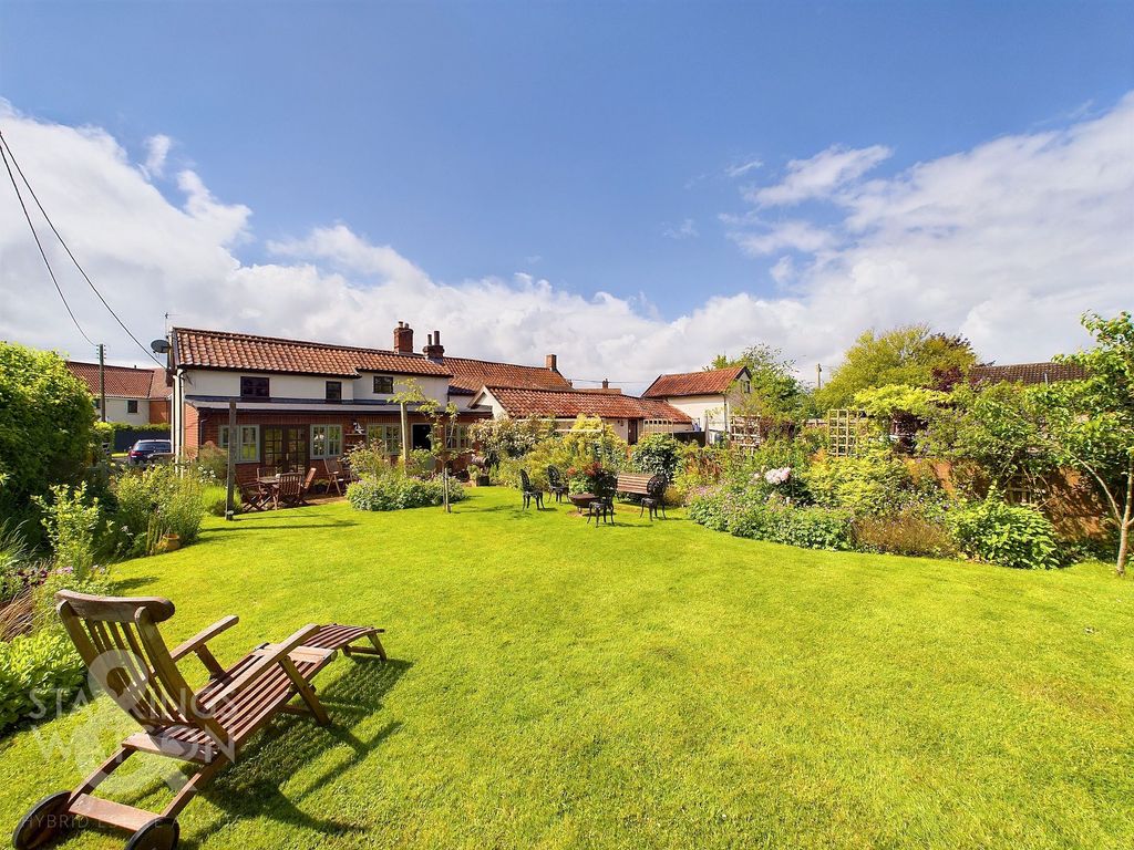 Property photo 1 of 34